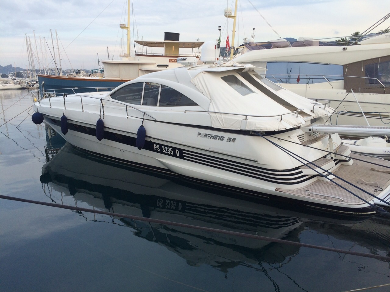 MB9015 Pershing Yachts 54