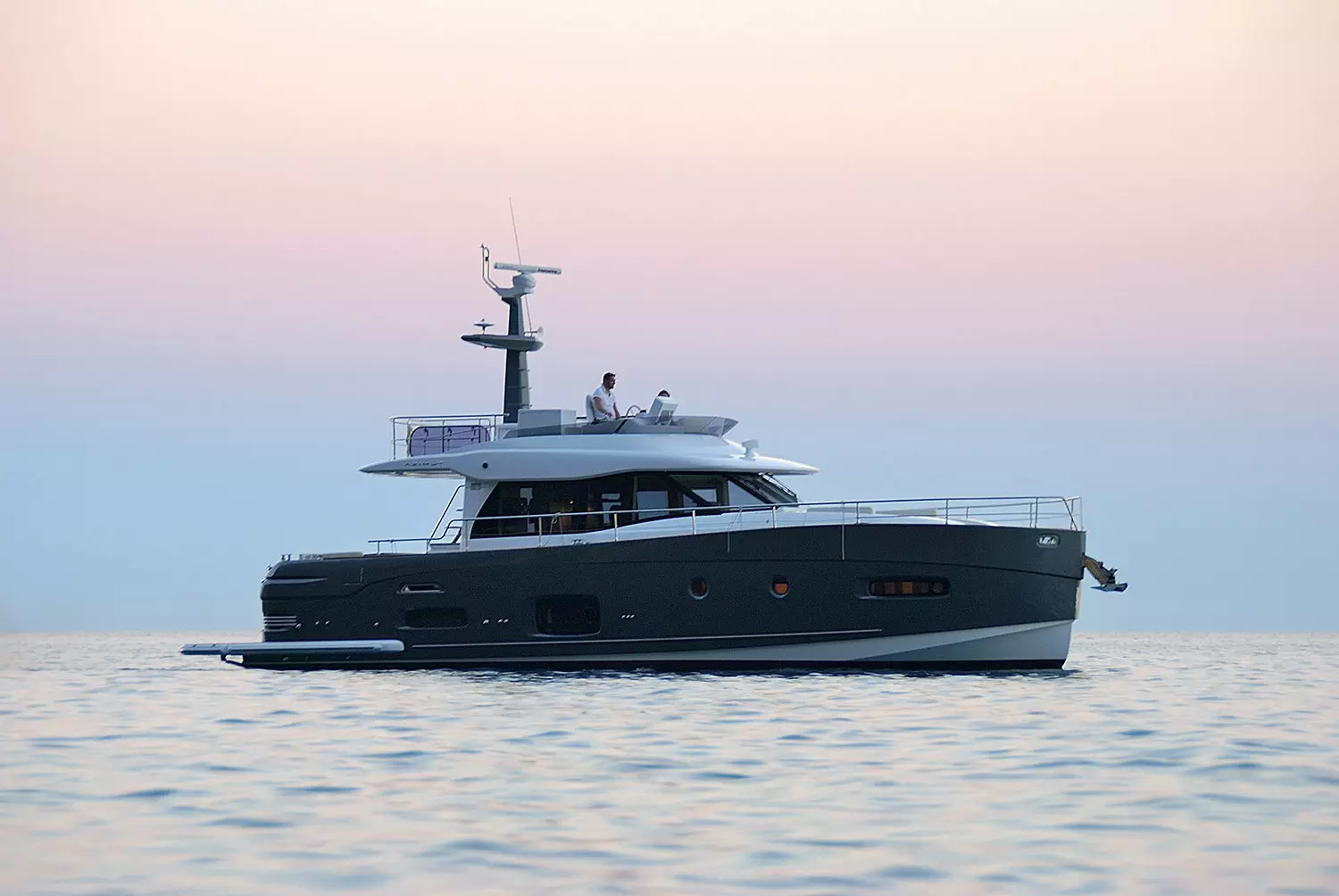 Azimut Magellano 53