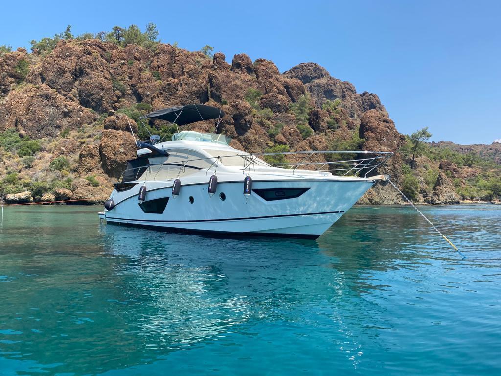 MB9429 Beneteau Gran Turismo 50 Sport Fly