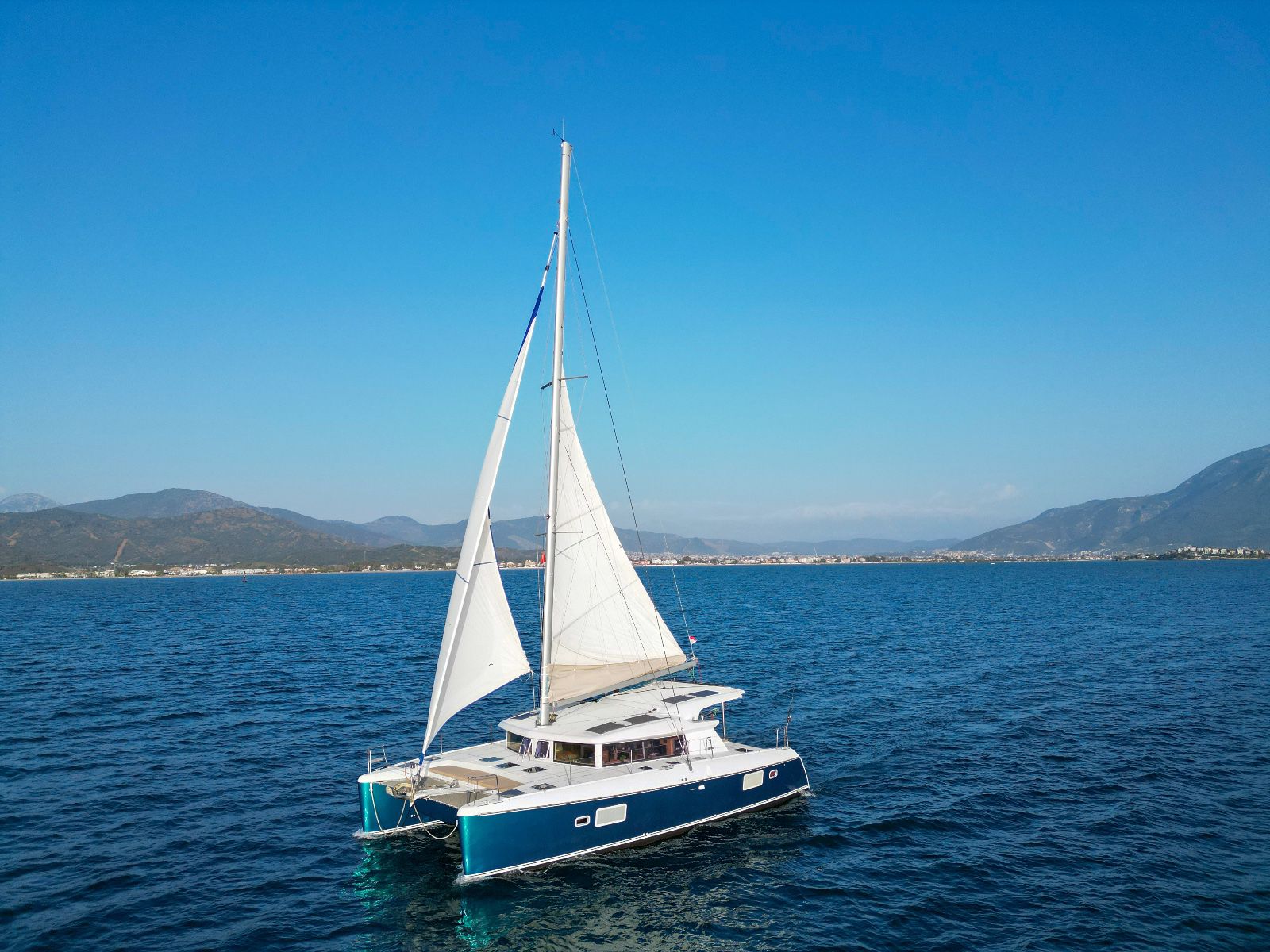 Lagoon 421