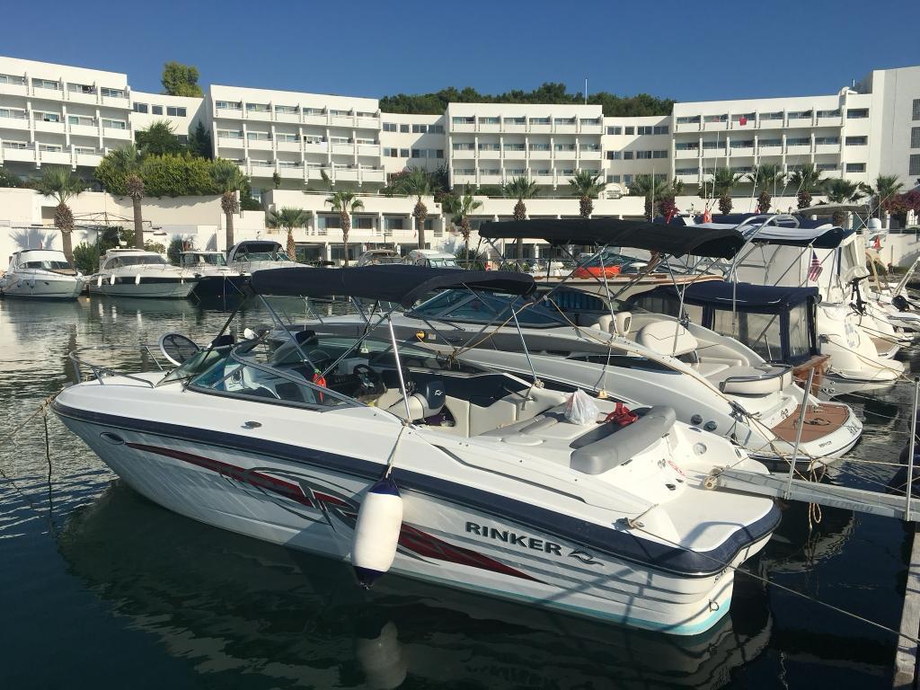MA8539 Rinker 236 Captiva