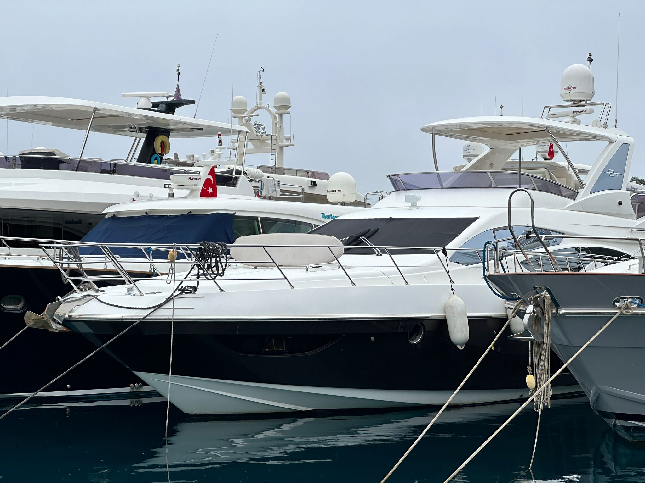 Azimut 64 Flybridge Collection